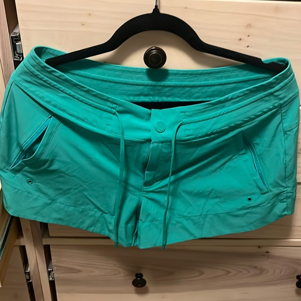 Athleta Mint Green board short, size 6
